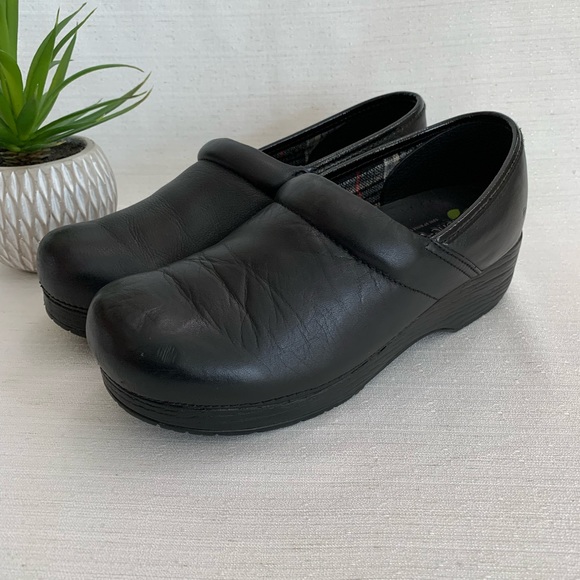 Sketchers Tone Ups Black Leather Comfort Clogs Woman’s 10 - Picture 6 of 15